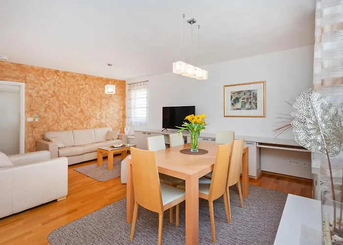 Comfortable Laura Lapad With Garage Dubrownik