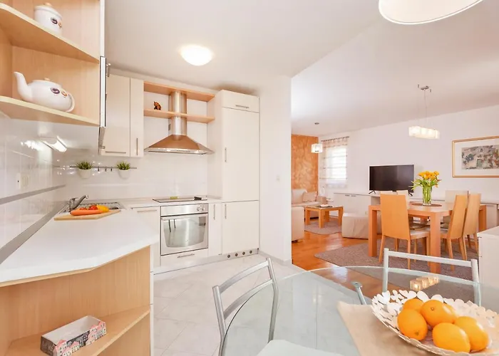 Comfortable Laura Lapad With Garage דוברובניק