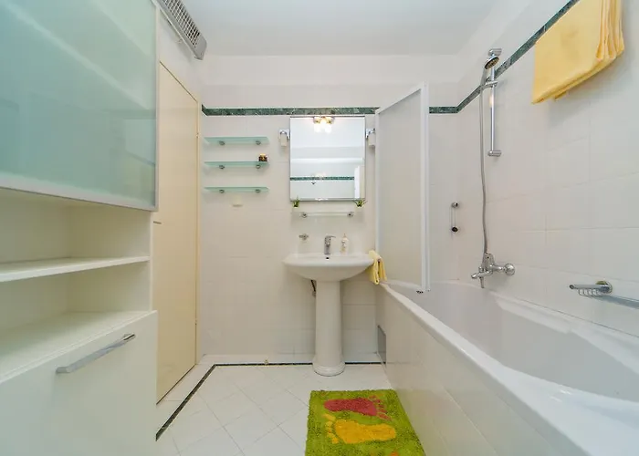 Comfortable Laura Lapad With Garage * דוברובניק