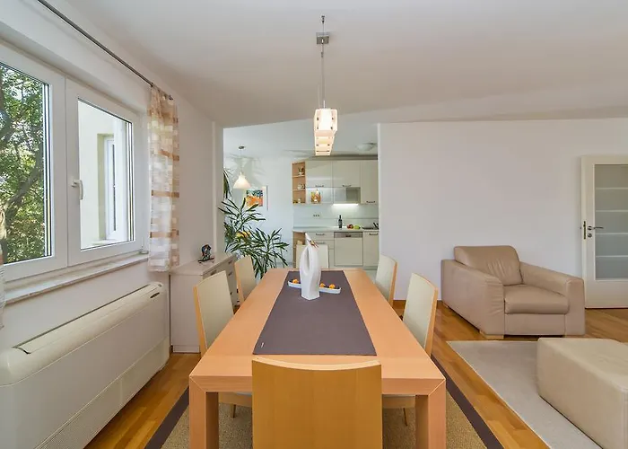 Comfortable Laura Lapad With Garage דוברובניק