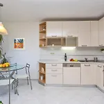 Comfortable Laura Lapad With Garage Apartman