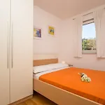 Apartman Comfortable Laura Lapad With Garage *